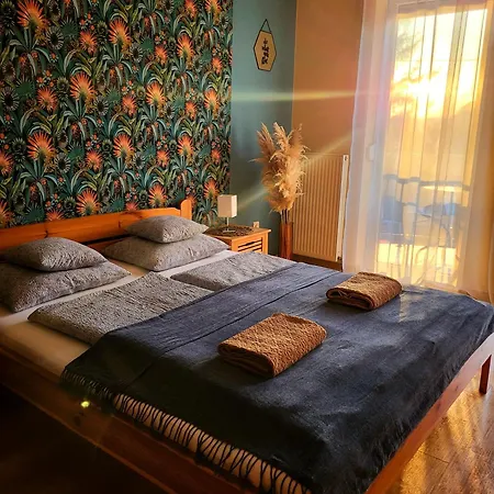 Apartament & *
