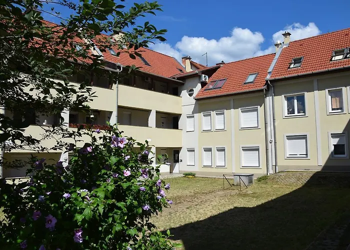 Apartament & *